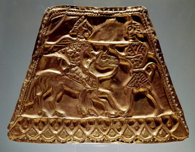 Golden sheet showing an horseman attacking a warrior with a spear (Scythian art, 5th-3rd century BC) 作者 斯基泰人