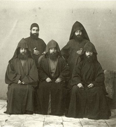 1867年，耶路撒冷地中海酒店院子里的5名亚美尼亚牧师 作者 亨利·菲利普斯中士