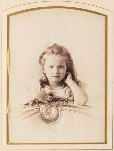 塔蒂亚娜·尼古拉耶芙娜·德·俄罗斯 (1897-1918) - 俄罗斯大公夫人塔蒂亚娜，谢尔盖·利沃维奇·列维茨基 (1819-1898) 创作。 白蛋白照片 作者 谢尔盖（Sergei Lvovich Levitsky）