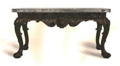 带有Scagliola台面的彩色木桌，1906年 作者 雪莉·查尔斯·莱韦林·斯洛科姆