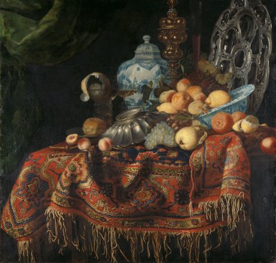 火鸡地毯上的水果、盘子和碟子静物画 作者 Francesco Fieravino（又名 Il Maltese）（拒绝归属）