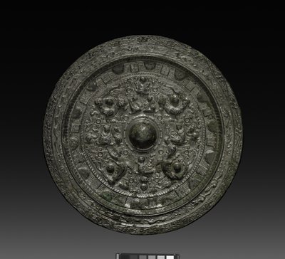 西王母镜，约317-400（青铜）。 作者 六朝中文学校