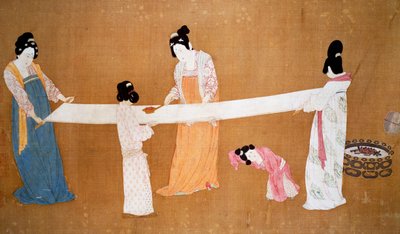 准备新织的丝绸的女士们，据说是宋徽宗的画，中国宋代。 作者 宋代中文学校