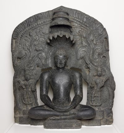 吉安娜·蒂森卡拉·帕什瓦娜（Jaina Tirthankara Parshvanatha）坐着冥想的蛇帽（冥想），来自印度卡纳塔克邦（绿泥石） 作者 南印度学校
