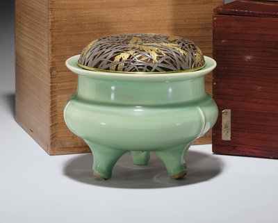 大型龙泉青瓷三脚架香炉，带日本包裹镀金金属盖（陶瓷）（另请参见349496） 作者 南宋中文学校