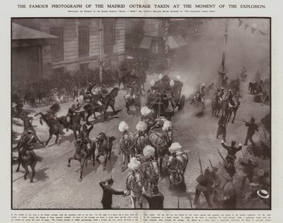 1906 年 5 月 31 日，马德里，刺杀西班牙国王阿方索十三世和维多利亚-欧也妮王后未遂事件（黑白照片） 作者 西班牙摄影师