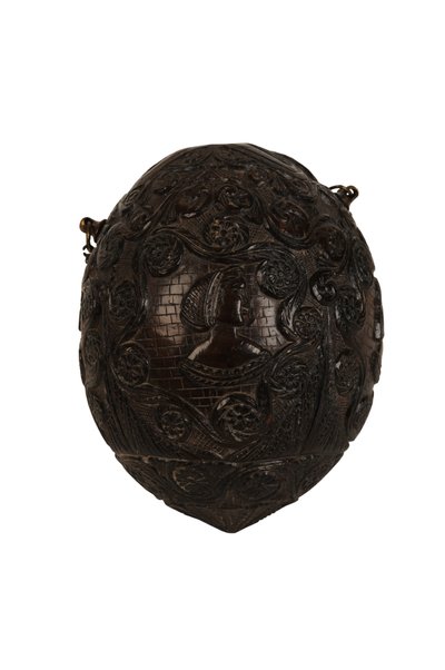 Carved coconut powder flask bugbear, Spanish Colonial, c.1800 (coconut) 作者 西班牙语学校