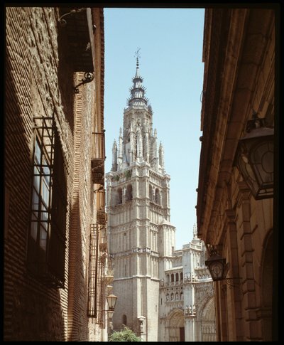 哥特式艺术：Cathedrale Sainte Marie（圣玛丽）13-15 世纪西班牙托莱多的景色（圣玛丽大教堂钟楼的景色） 作者 西班牙语学校