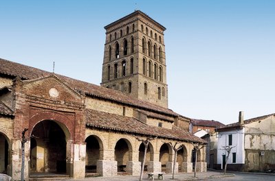 View of the Church of San Lorenzo de Sahagun, Spain 作者 西班牙语学校