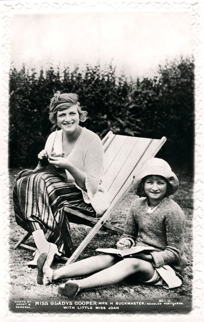 英国女演员格拉迪斯·库珀（Gladys Cooper）1888-1971年，与女儿琼（Joan），二十世纪初。 作者 体育与一般