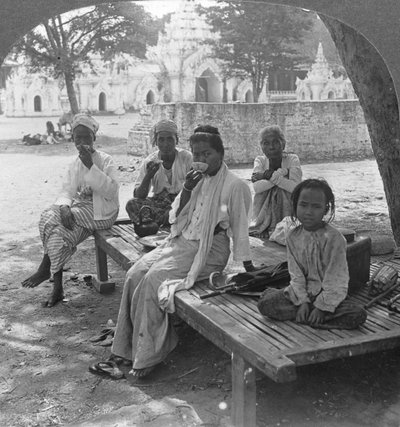 1908年，缅甸曼德勒，一种社交咖啡。 作者 立体声旅行社