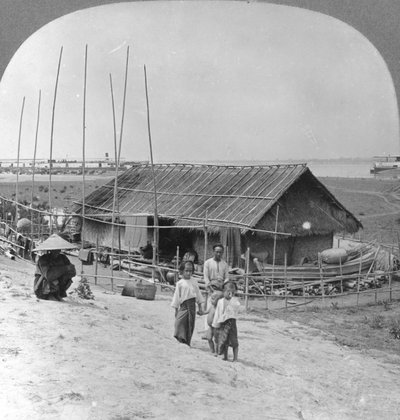 1908年，缅甸巴莫，竹筏上的竹筏建房 作者 立体声旅行社