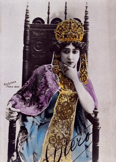 Caroline (La Belle) Otero (1868-1965) 的肖像，带亲笔签名的明信片 作者 罗伊特林格工作室