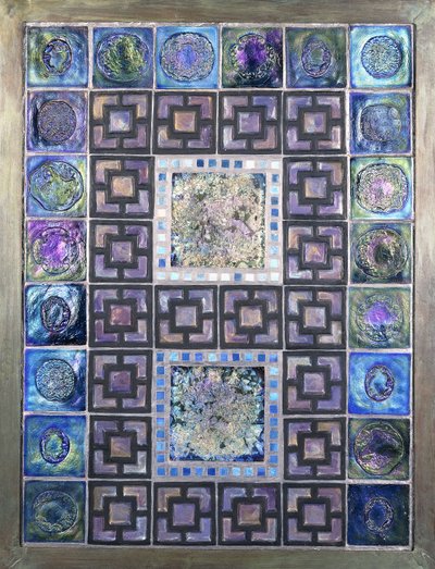 20世纪用花卉和几何图案模制而成的易碎玻璃瓷砖面板（易碎玻璃瓷砖） 作者 蒂法尼影城
