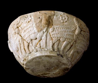 Sumerian art: limestone cut carved from beliers reliefs. 3000 BC. Dim 9 x diam 22 cm Baghdad, National Iraq Museum 作者 苏美尔人苏美尔人