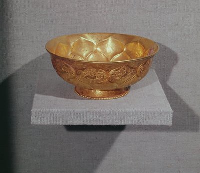 碗装饰有浮雕莲花瓣（金） 作者 唐代中文学校
