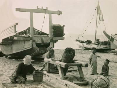 约 1900-1915 年间日本的一个渔民家庭（照片） 作者 