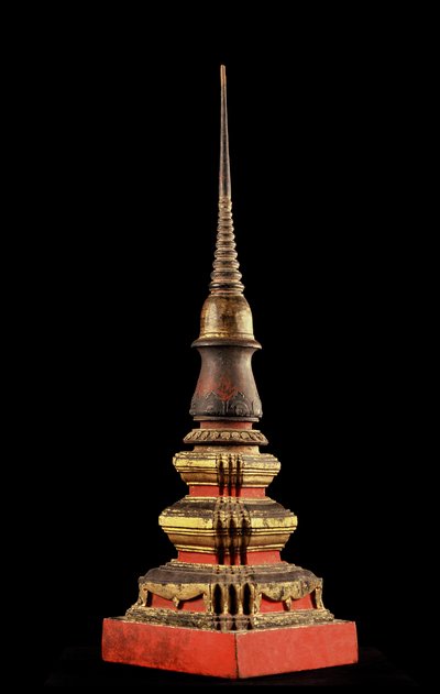 佛塔或圣物塔（木头）的模型 作者 Thai School