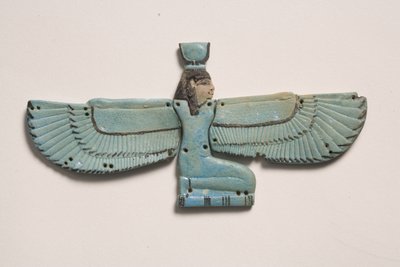 有翅膀的女神Isis（faience）的胸部 作者 Third Intermediate Period Egyptian