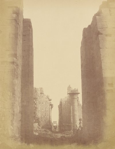 卡纳克（Karnak），透过Hy室的景色 作者 迪奥里亚
