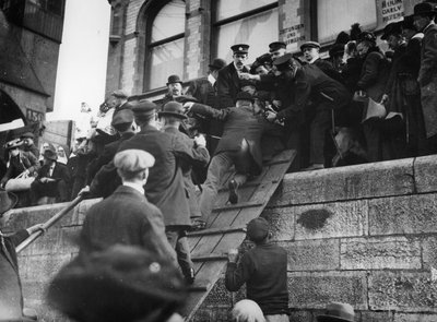 1914年“安特卫普的飞行” 作者 托马斯E.