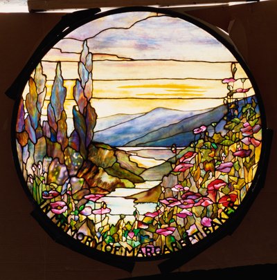 蒂法尼影城（Tiffany Studios），日落和山脉的窗户，约1900年 作者 蒂芙尼工作室