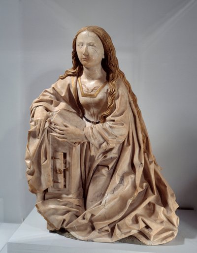 报喜的处女。 Tilman Riemenschneider（1460-1531）的彩色高点大理石雕塑，15 世纪后期。 巴黎，卢浮宫 作者 蒂尔曼皮带切割机
