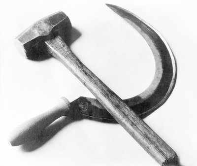 墨西哥革命：墨西哥城的锤子和镰刀，1927年 作者 蒂娜·莫多蒂