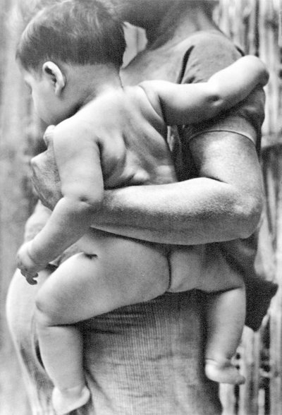 有孩子的妇女，Tehuantepec，墨西哥，1929年 作者 Tina Modotti