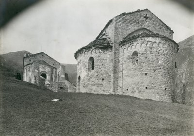 意大利伦巴第奇瓦特圣皮埃特罗蒙特修道院的天井，Ugo Monneret de Villard 摄影，约 1910 年 作者 乌戈·莫内雷·德·维拉德