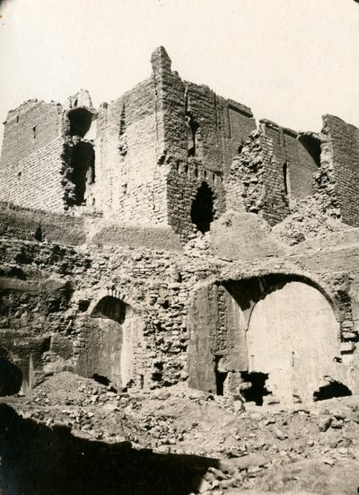 圣西缅修道院教堂，修复前的西北角，埃及阿斯旺，摄影师：Ugo Monneret de Villard 作者 乌戈·莫内雷·德·维拉德