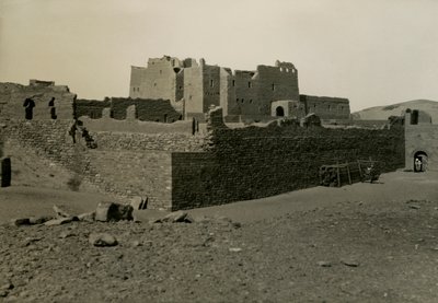 圣西缅修道院，从东南方向看，埃及阿斯旺，摄影师：Ugo Monneret de Villard 作者 乌戈·莫内雷·德·维拉德