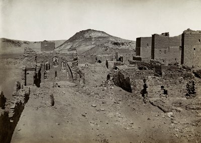 从梯田向西南方向看到的圣西缅修道院，埃及阿斯旺，摄影师：Ugo Monneret de Villard 作者 乌戈·莫内雷·德·维拉德