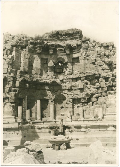 希腊罗马城市杰拉沙（今杰拉什）的仙女庙，Ugo Monneret de Villard 摄影，约 1930 年 作者 乌戈·莫内雷·德·维拉德