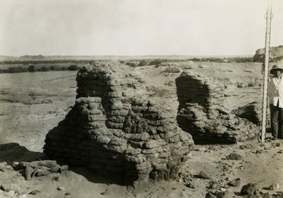 埃及卡斯尔伊布里姆（Qasr Ibrim）墓地中的坟墓，摄影师：Ugo Monneret de Villard 作者 乌戈·莫内雷·德·维拉德
