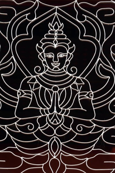 20151028, 老挝万象市:Wat Ong Teu 佛教寺庙。一个女神装饰着一扇窗户 作者 不明