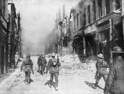 第一次世界大战，1918年10月9日在法国康布雷进行的一次英军巡逻 作者 不明