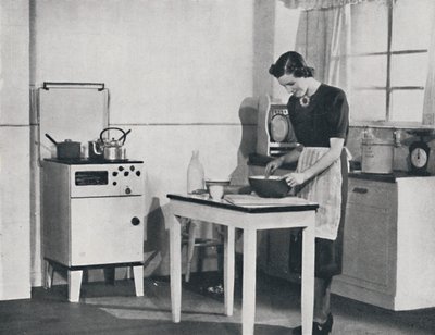 1942年，一间配有橱柜煤气灶的英国厨房。 作者 不明