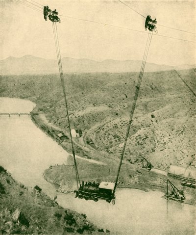 1930年，承包商引擎在新墨西哥州里奥格兰德河的峡谷中摇摆。 作者 不明