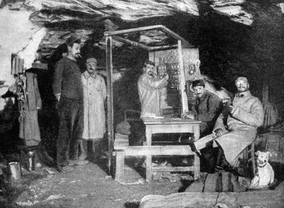 第一次世界大战，1915年，法国在山洞里的法国电话亭 作者 不明