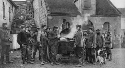 第一次世界大战，1915年在法国村庄的德国陆军野战厨房 作者 不明