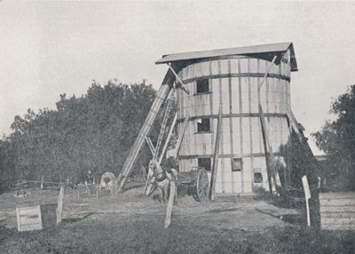1923年，在维多利亚州米尔杜拉附近的一个筒仓。 作者 不明