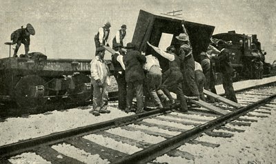 1901年，一列特殊货车在铁轨上行驶。 作者 不明