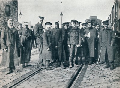 1915年，一批Neuve Chapelle在法国火车站受伤 作者 不明