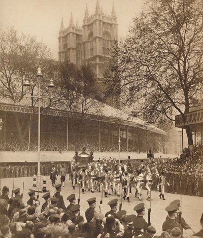 1937年5月12日在威斯敏斯特大教堂受到数千人的好评 作者 不明