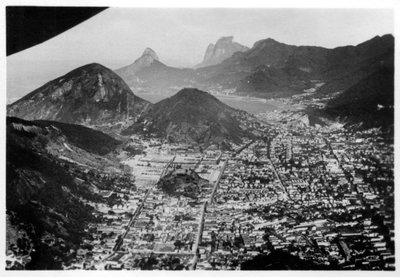 1930年1933年，齐柏林飞艇在巴西里约热内卢的鸟瞰图 作者 不明