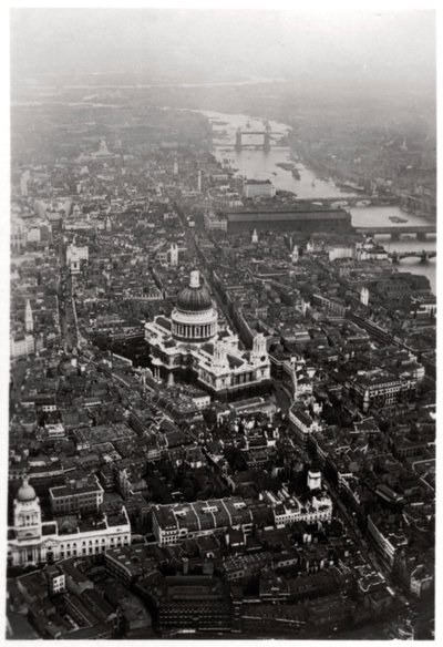 伦敦圣保罗大教堂的鸟瞰图，从齐柏林飞艇，1931年1933年 作者 不明