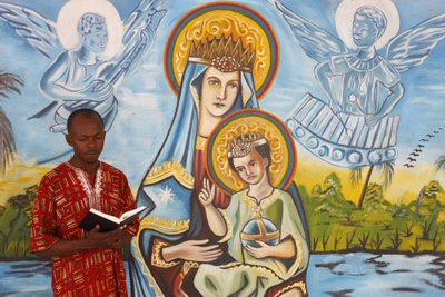 African man reading the bible, Togo Ville, Togo 作者 不明