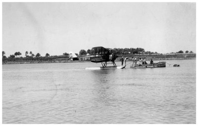 艾伦·科巴姆斯·德·哈维兰德DH50登陆伊拉克底格里斯河，1926年 作者 不明