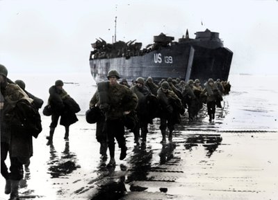 1944年，美军登上诺曼底的沙滩 作者 不明